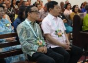 Didampingi Wagub Sulut, Wamennaker Sempatkan Diri Beribadah di Gereja GMAHK Ranotana Manado