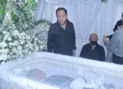 Wali Kota Caroll Senduk Melayat di Rumah Duka AlmPdt. Timmy Mandag