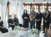 Wali kota Tomohon Caroll Senduk dan Ketua TP-PKK drg Jeand’arc, Karundeng Sampaikan Duka Cita Meninggalnya Emma Pontoan