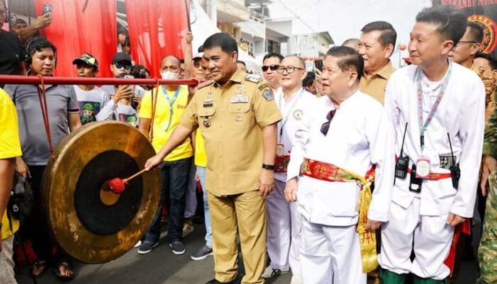 Gubernur Yulius Hadiri Puncak Cap Go Meh 2577 di Kampung Cina Manado