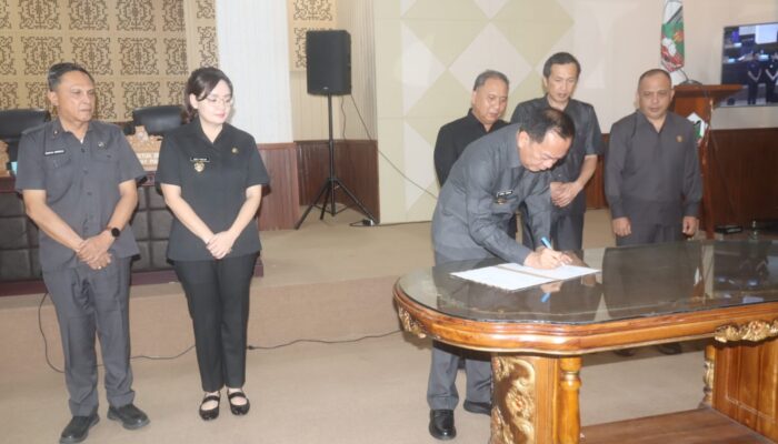 Wali Kota Caroll J. A. Senduk Sampaikan LKPJ 2025 dan Ranperda “Tomohon Kota Bunga” di Paripurna DPRD