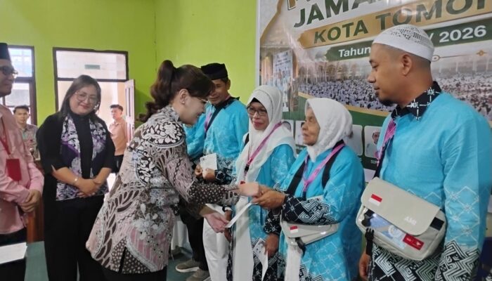 Wawali Tomohon Lepas 10 Jemaah Haji, Tekankan Jaga Kesehatan dan Nama Baik Daerah