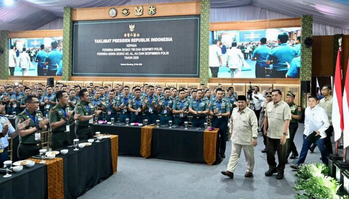 Presiden Prabowo Beri Taklimat Strategis kepada 1.095 Perwira Siswa TNI-Polri di Bandung