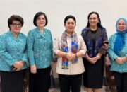 Titiek Soeharto Tiba di Sulut, Disambut Hangat Ny. Anik Selvanus di Bandara Sam Ratulangi