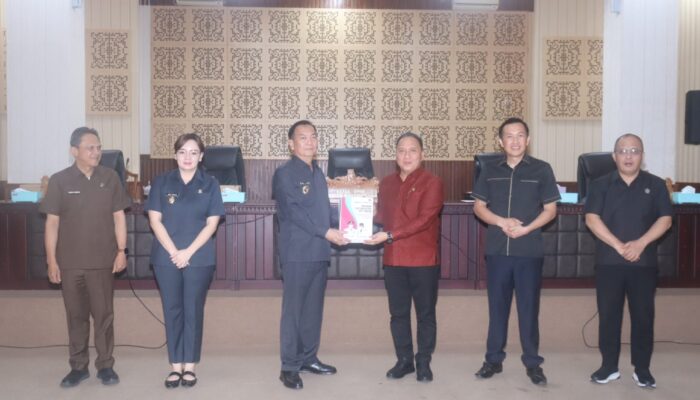 Wali Kota Tomohon Sampaikan Ranperda Pertanggungjawaban APBD 2025 dalam Rapat Paripurna DPRD