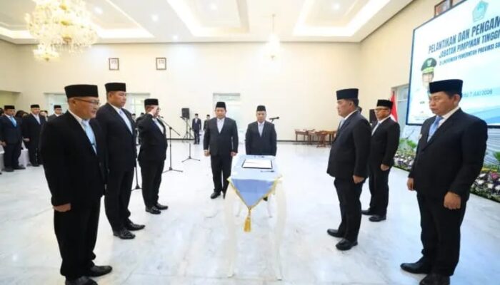 Tiga Pejabat Eselon II Pemprov Sulut Dilantik Definitif, Gubernur Yulius: Jabatan Diraih Lewat Kinerja