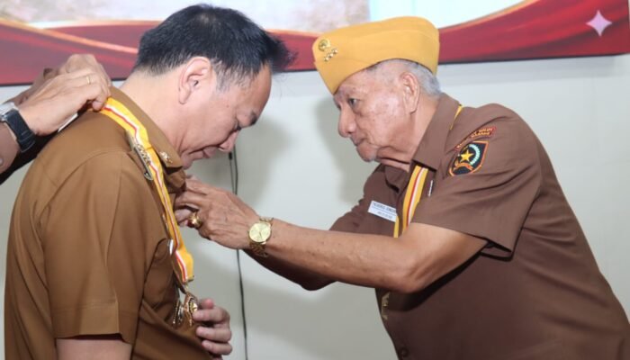 Wali Kota Tomohon Caroll Senduk Dianugerahi Bintang LVRI
