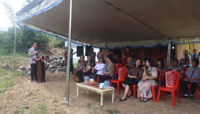Caroll Senduk Letakkan Batu Pertama TK Negeri Tondangow, Anggaran Tembus Rp1,6 Miliar