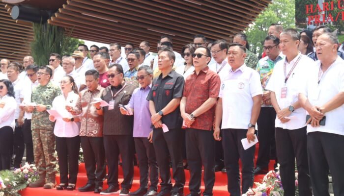 Caroll Senduk Hadiri Ibadah Syukur HUT ke-64 Pria/Kaum Bapa Sinode GMIM di Tondano